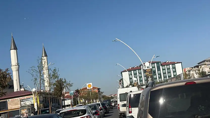 Okullar açıldı, Ağrı'da trafik kilitlendi