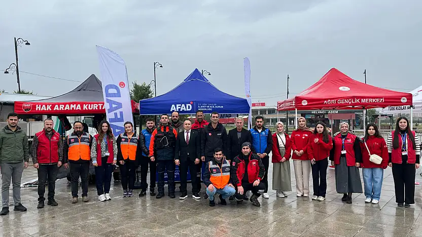 Ağrı'da tüm kamu kurumları ve okullarda eş zamanlı deprem tatbikatı yapıldı