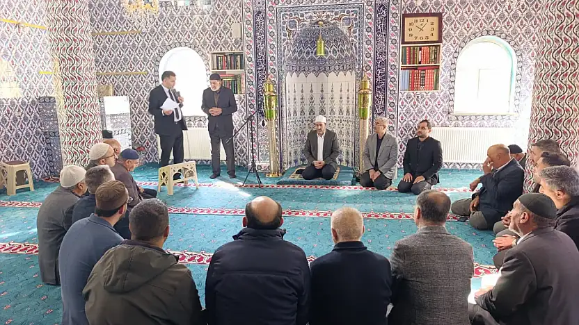 Ağrı'da umre yolculuğuna hazırlanan vatandaşlara önemli bilgilendirme yapıldı