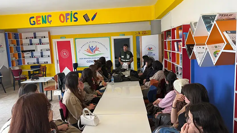 Ağrı'da üniversiteli gençlere bağımlılıkla mücadele eğitimi verildi