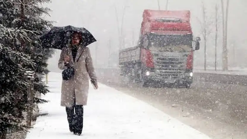 Ağrı'da yağış ve soğuk hava etkisini artırıyor