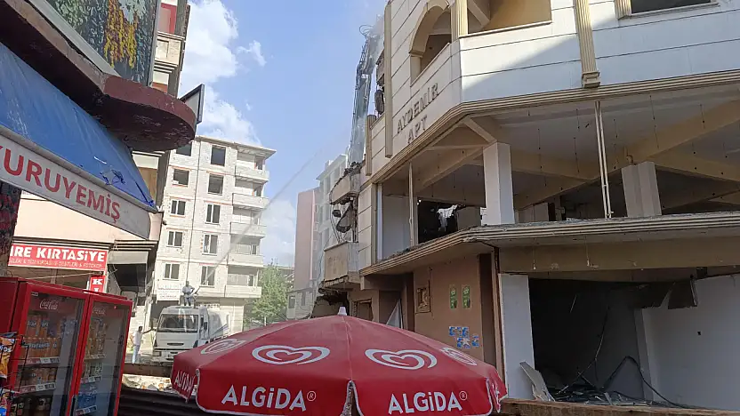 Ağrı'da yazın ortasında tozsuz yıkım şaşırttı