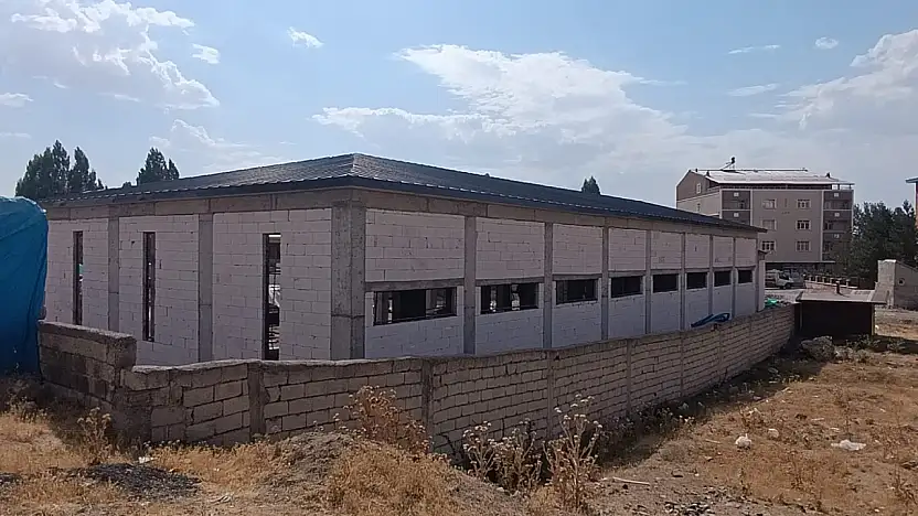Ağrı'da yeni itfaiye ve kademe binası inşaatı devam ediyor