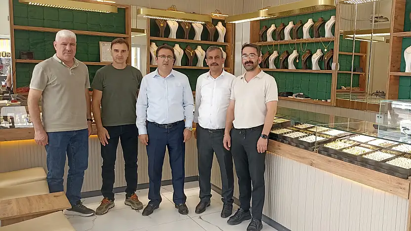 Defterdar Şimşek yeni açılan kuyumcuya bereketli kazançlar diledi