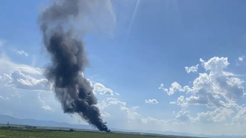 Ağrı'da yeşil alandan yükselen siyah dumanlar mahalleyi alarma geçirdi