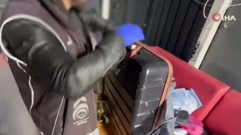 Ağrı'da yolcu otobüsünde uyuşturucu avı! bakın nerede bulundu