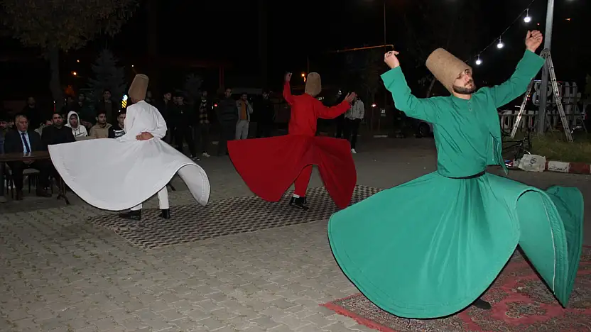 Ağrı'da yurt öğrencileri semazen gösterisiyle büyülendi