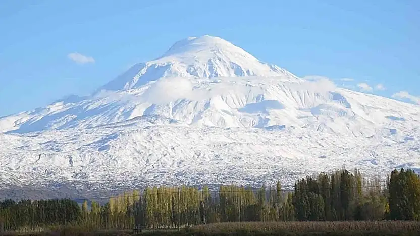 Ağrı Dağı'nda kış engelini aşamadılar: Adanalı dağcılar geri döndü