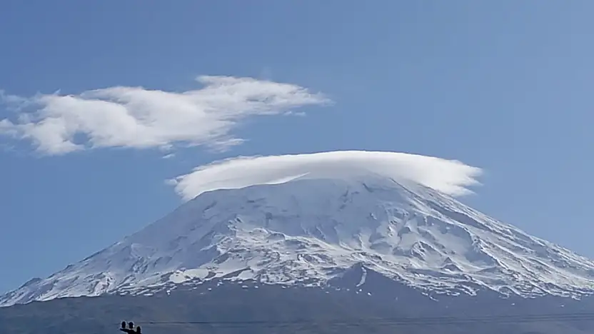 Ağrı Dağı yine 'şapkasını' taktı