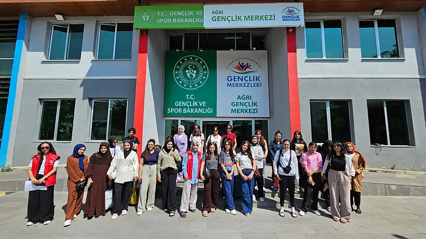 Ağrı'dan İstanbul ve Mersin'e yaz kampı yolculuğu başladı