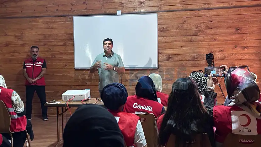 Ağrı'dan Malazgirt'e: Kızılay'ın kadın gönüllüleri afet eğitiminde buluştu