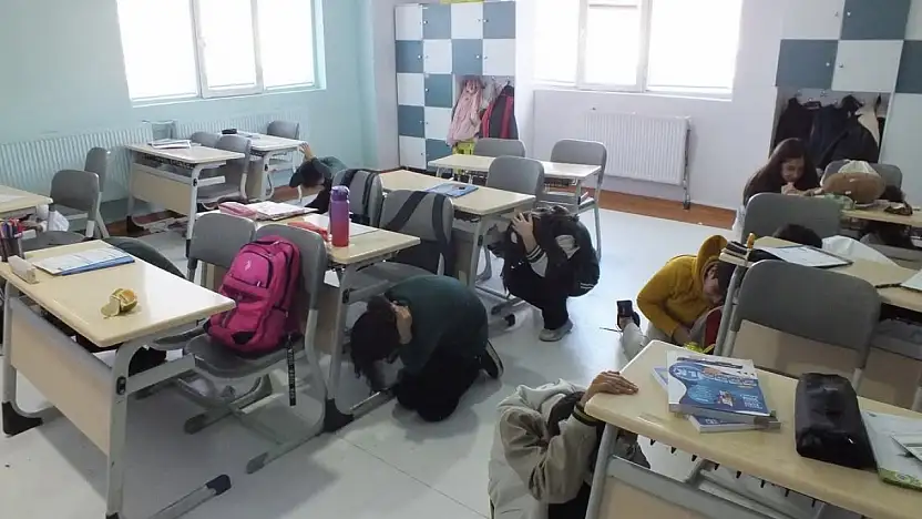 Ağrı Doğa Koleji'nde farkındalık tatbikatı: 'Hazırlıklı olmak hayat kurtarır'