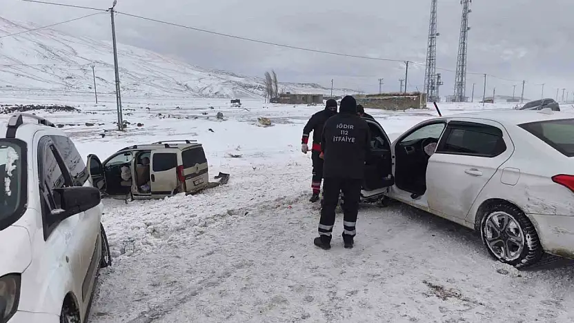 Ağrı Doğubayazıt-Iğdır karayolunda zincirleme kaza