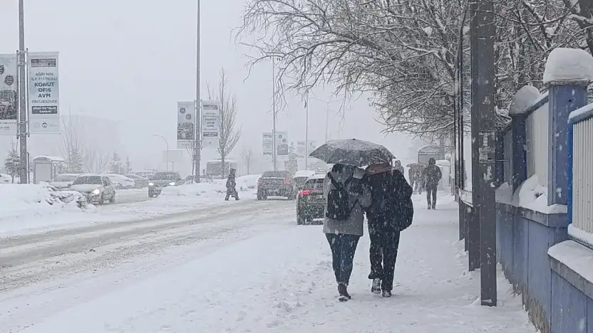 Ağrı günler sonra yeniden kara teslim oldu