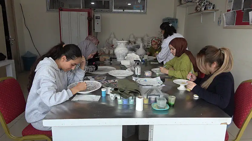 Ağrı Halk Eğitimi Merkezi'nde kadınlar eğitimle güçleniyor