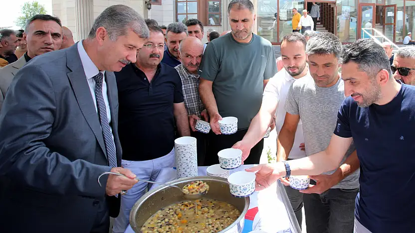 Ağrı İbrahim Çeçen Üniversitesi'nde aşure geleneği yaşatıldı