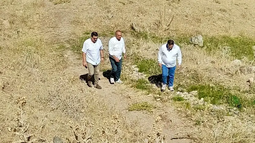 Ağrı İl Sağlık Müdürü Acu sahadan ayrılmıyor!  Bu kez Boztoprak Köyü'ndeydi