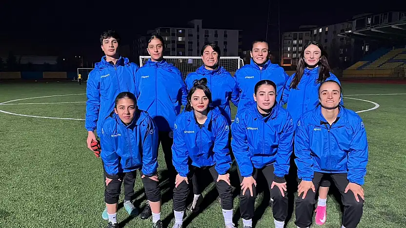 Ağrı Kadın Futbol Takımı Siverek'e gitmeye çalışıyor