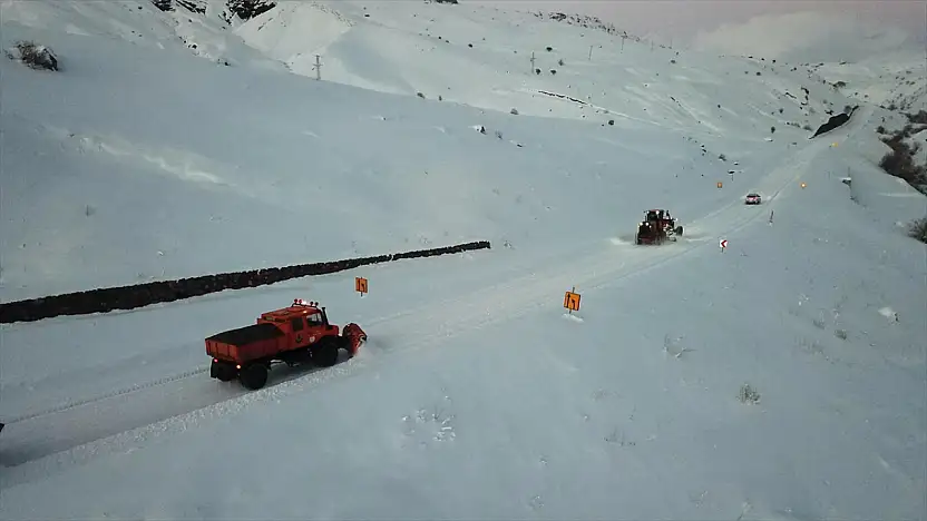 Ağrı-Kars yolunda beyaz mücadele devam ediyor