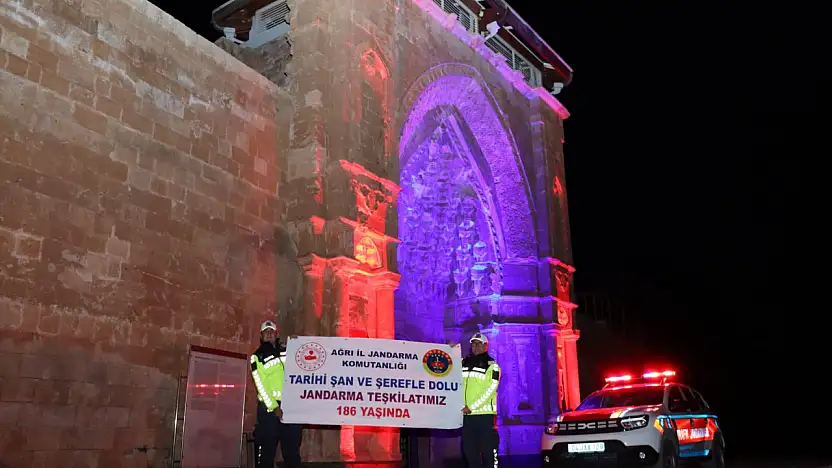 Ağrı'nın dört bir yanında jandarma'ya vefa pankartları açıldı