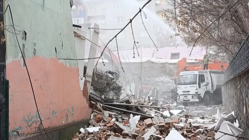 Ağrı'nın en eski okulları yıkılıyor: Şehrin kalbinde çalışmalar başladı