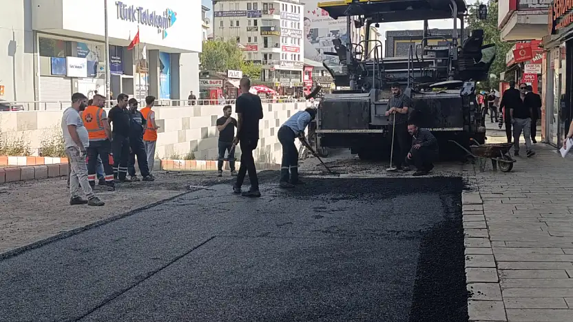 Ağrı'nın en yoğun güzergâhında asfalt çalışmaları başladı