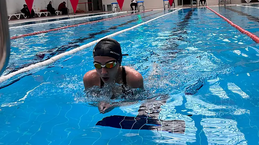 Ağrı'nın genç sporcuları 19 Mayıs için kulaç attı