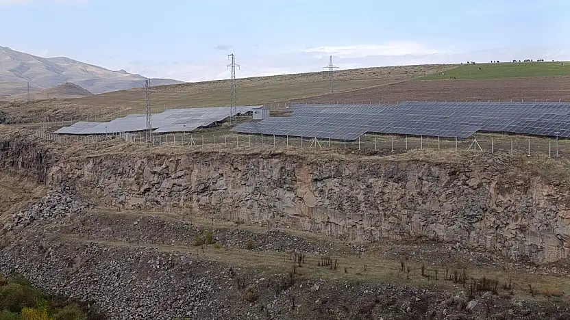 Ağrı'nın Hamur ilçesi kendi elektriğini üretmeye başladı! 1 megavatlık GES devrede
