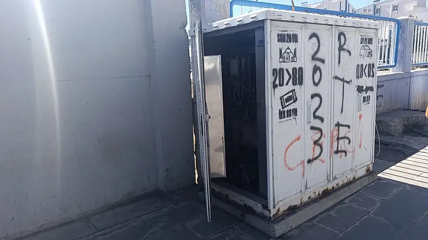 Ağrı'nın işlek caddesinde tehlikeli ihmal