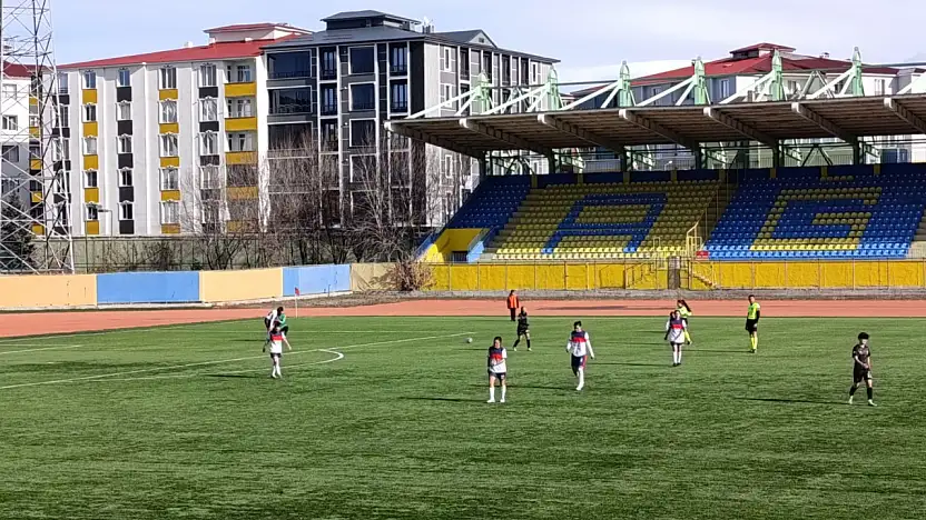 Ağrı'nın kızları sahasında golsüz berabere kaldı