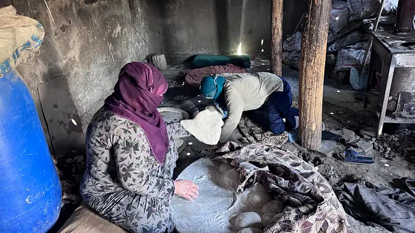 Ağrı'nın köylerinde asırlık tandır ekmeği geleneği yaşatılıyor