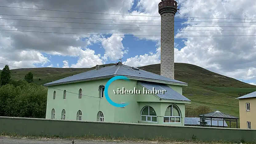 Ağrı'nın Özveren Köy'ünde cami cemaati kendi arasında imamlık yapıyor
