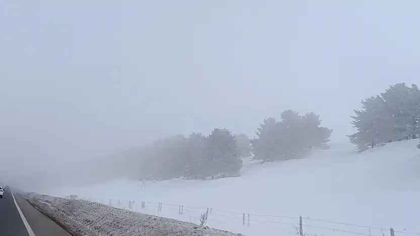 Ağrı, ocak ayının son gününde de sert kış koşullarıyla güne başladı
