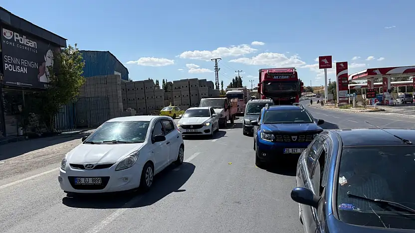 Ağrı şehir girişinde yol çalışmaları trafik akışını aksattı