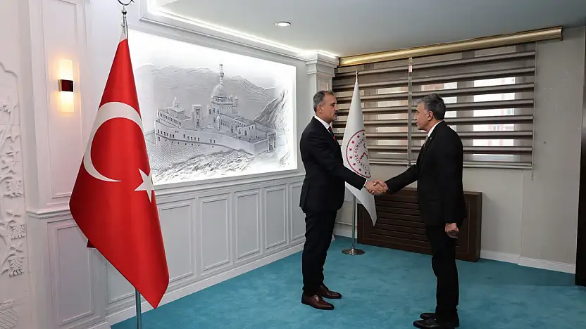 Ağrı Valisi Önder Bozkurt Cumhuriyet Bayramı tebriklerini kabul etti