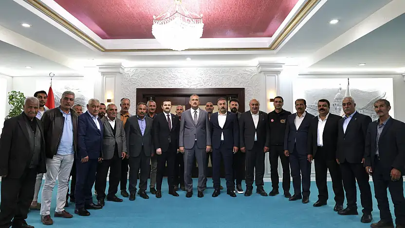 Ağrı Valisi Önder Bozkurt, vatandaşların taleplerini dinledi