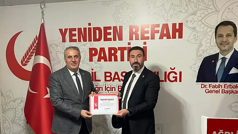 Ağrı Yeniden Refah Partisi, kongre katılımcılarına teşekkür belgelerini takdim etti