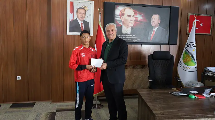 Ağrılı Berat Balkan Şampiyonası'ndan bronz madalyayla döndü