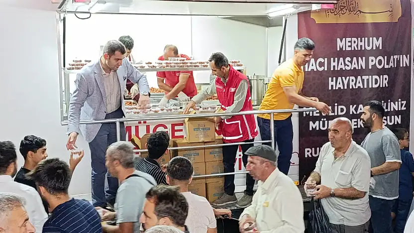 Ağrılı esnafın hayrı, Kızılay işbirliği ile kandil gecesinde vatandaşlarla buluştu