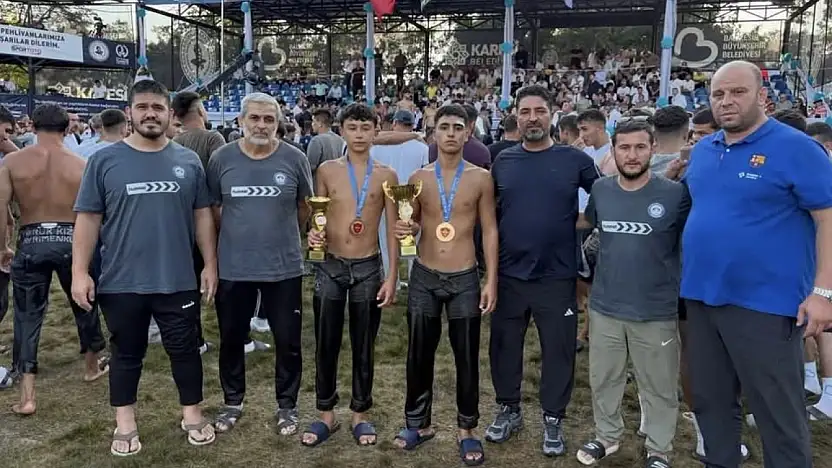 Ağrılı genç pehlivan Kurtdereli'de şampiyon oldu