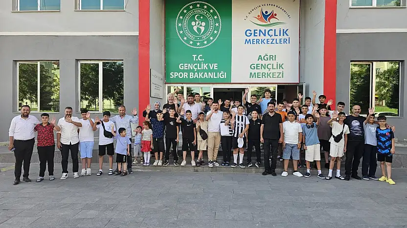 Ağrılı gençler Mersin kampı için yola çıktı