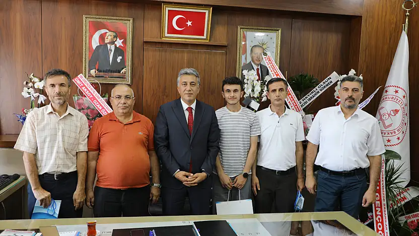 Ağrılı Semih Türkiye finalinde Kur'an tilavetiyle ikinci oldu