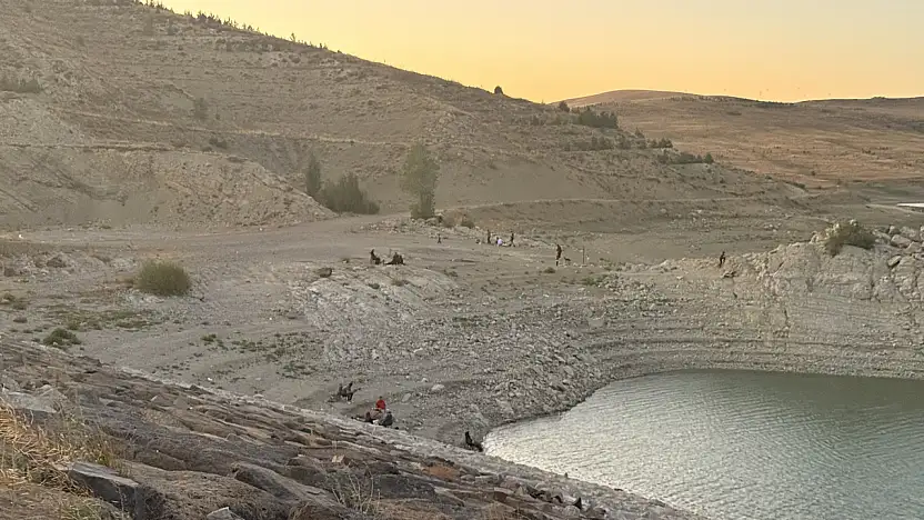 Ağrılılar Pazar akşamını Yazıcı Barajı'nda geçirdi