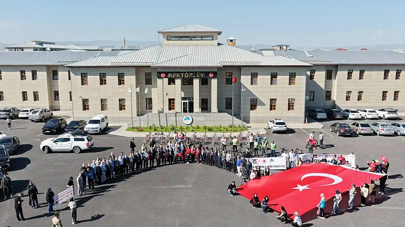 AİÇÜ'de 15 Temmuz için kortej yürüyüşü ve bisiklet turu düzenlendi