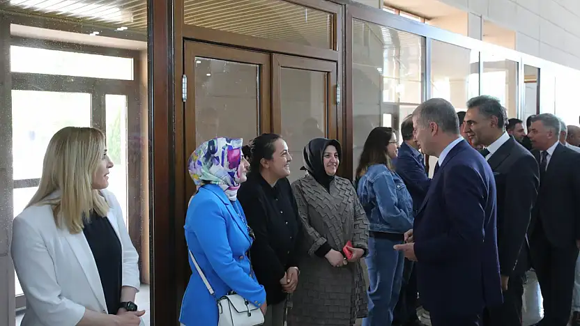 AİÇÜ'de bayram coşkusu: Akademik ve idari personel bayramlaştı