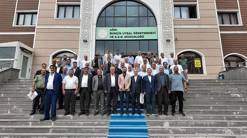 AK Parti Ağrı İl Başkanlığı muhtarlarla istişare toplantısında bir araya geldi