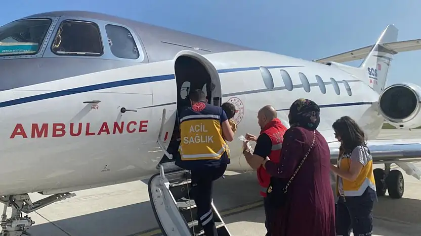 Ambulans uçak Patnos'ta karaciğer yetmezliği olan çocuk için havalandı
