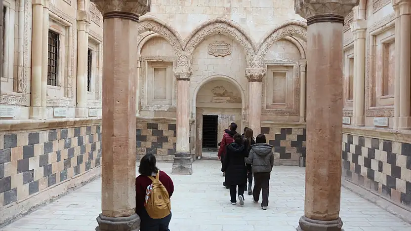 Ara tatilde tarihi saray ziyaretçilerini ağırlıyor