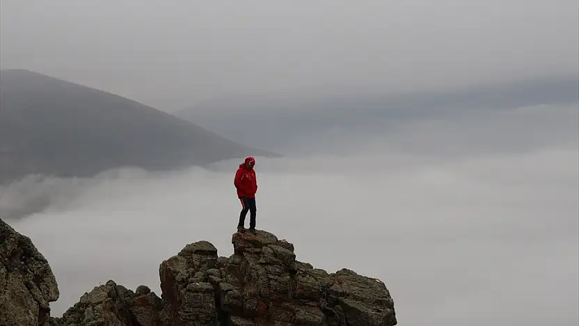 Aras Dağları'nda kar ve sis buluştu