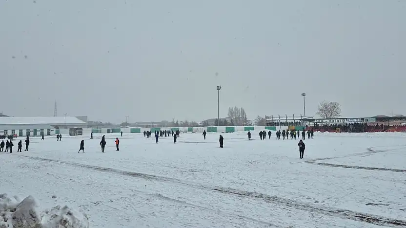 Bingöl'de kar engeli: Ağrı Spor maçı ertelendi!